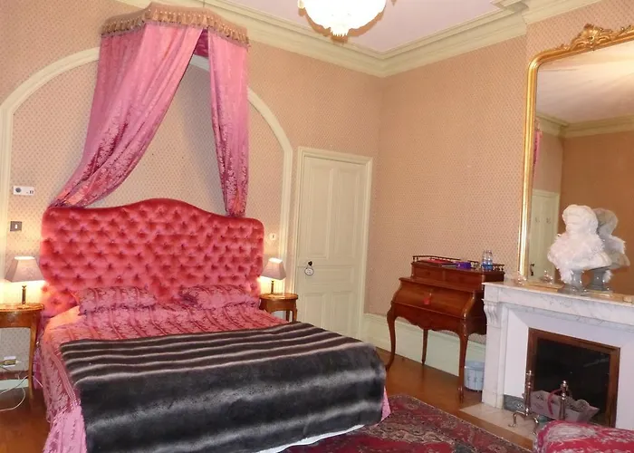 Bed & Breakfast Chateau D'urbilhac