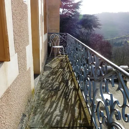 לינה וארוחת בוקר Chateau D'urbilhac 4*