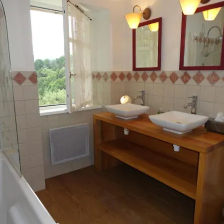 Chateau D'urbilhac Couette-café 3*